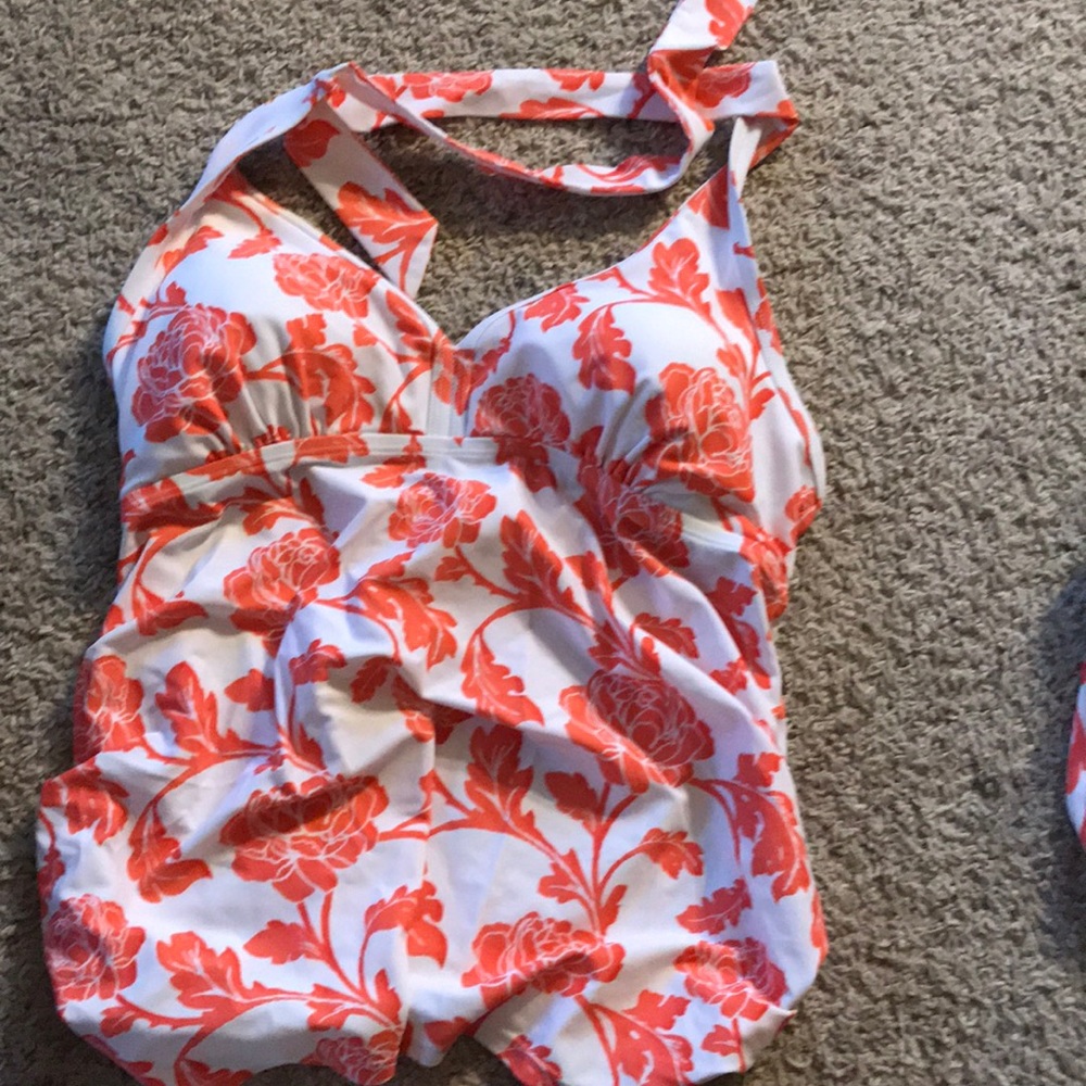 Jessica Simpson maternity swim suit